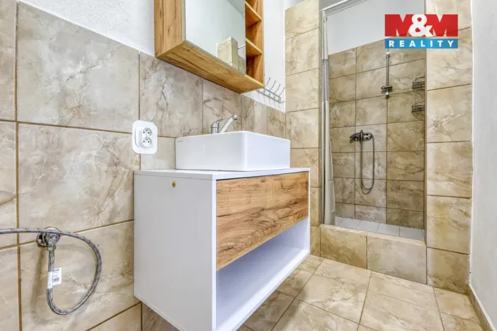 Prodej výrobních prostor, Černošín, 1100 m2