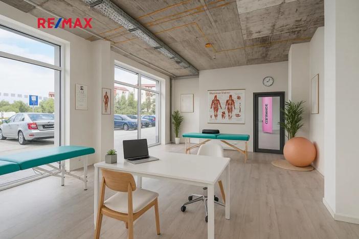 Pronájem ordinace, Milovice, Spojovací, 64 m2