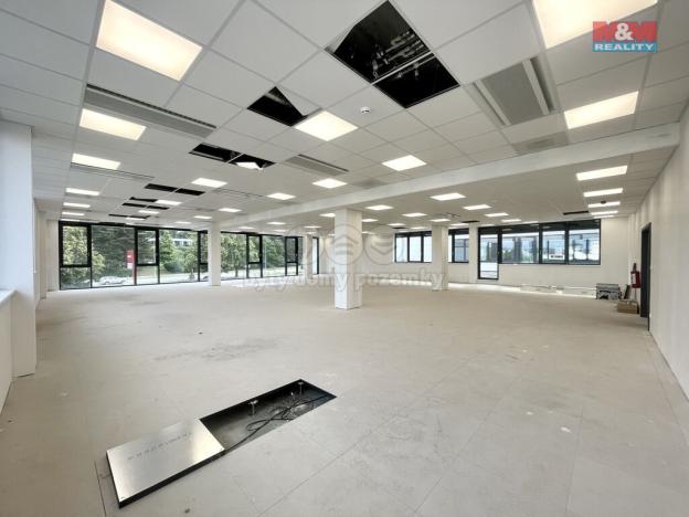 Pronájem obchodního prostoru, Brno - Lesná, Okružní, 275 m2