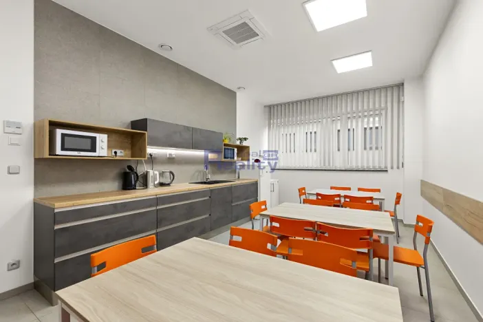 Prodej výrobních prostor, Hradec Králové, Jana Krušinky, 2133 m2