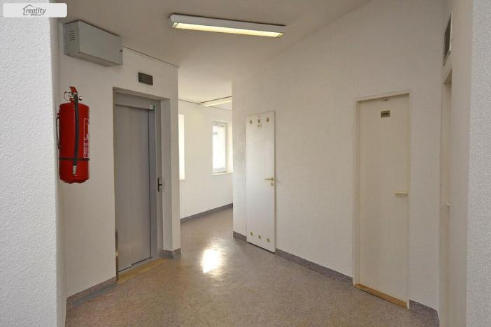 Pronájem kanceláře, Kralupy nad Vltavou, Husova, 22 m2