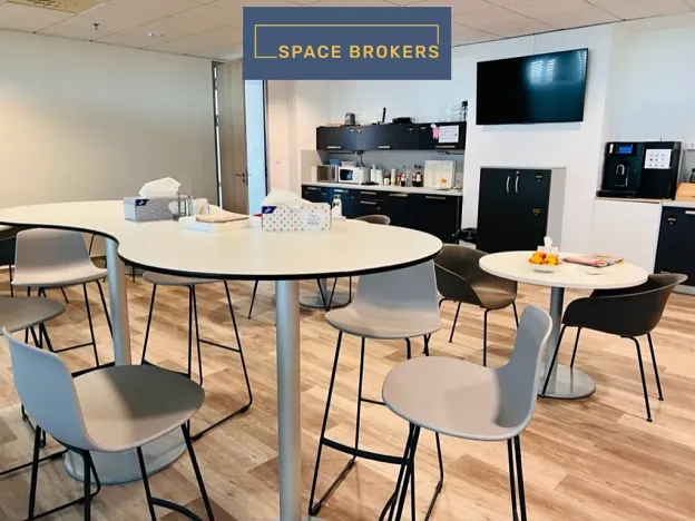 Pronájem kanceláře, Praha, Prosecká, 1154 m2