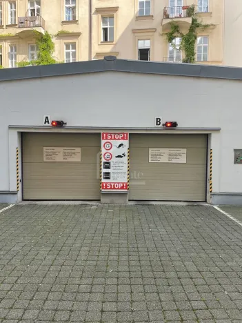 Pronájem garáže, Praha - Nové Město, Lazarská, 10 m2