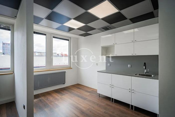 Pronájem kanceláře, Praha - Strašnice, Průběžná, 346 m2