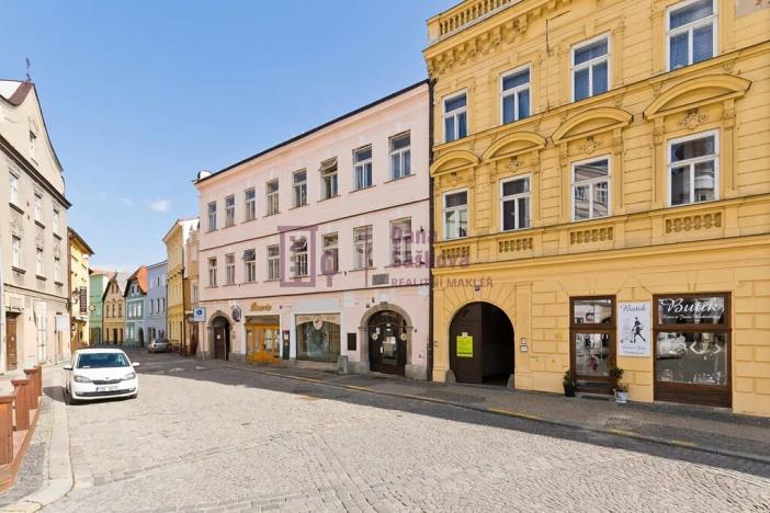 Pronájem bytu 1+1, Jindřichův Hradec, nám. Míru, 54 m2