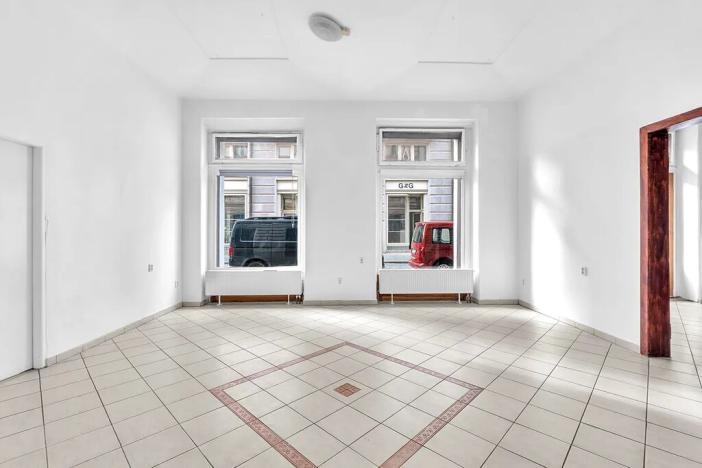 Pronájem obchodního prostoru, Hradec Králové, Tomkova, 133 m2