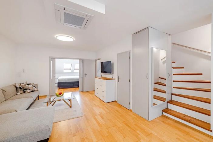Pronájem bytu 2+kk, Praha - Karlín, Pernerova, 100 m2