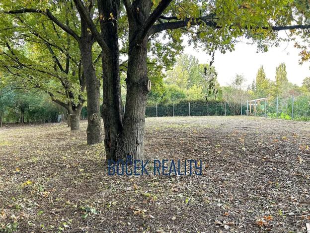 Prodej komerčního pozemku, Praha - Hodkovičky, Vltavanů, 2811 m2