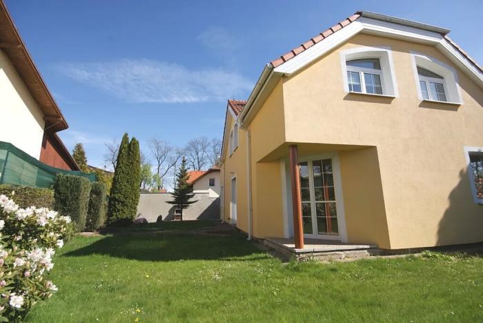 Pronájem rodinného domu, Zlatníky-Hodkovice, V zahrádkách, 184 m2