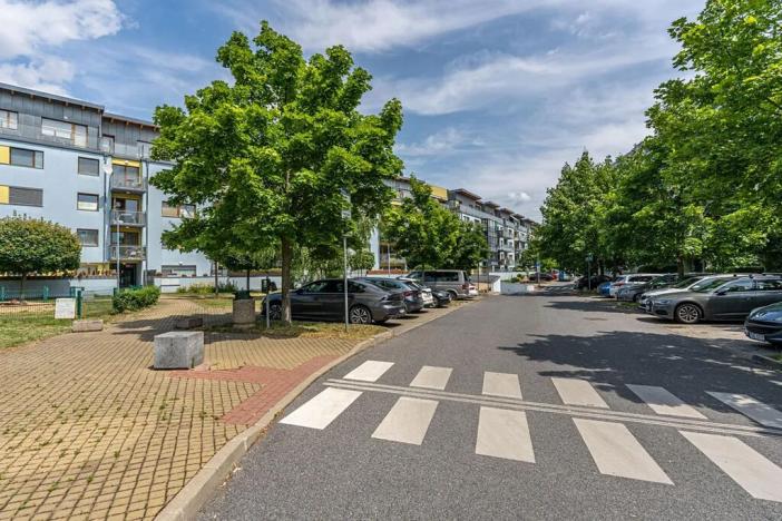 Pronájem garážového stání, Praha - Vokovice, Tibetská, 12 m2