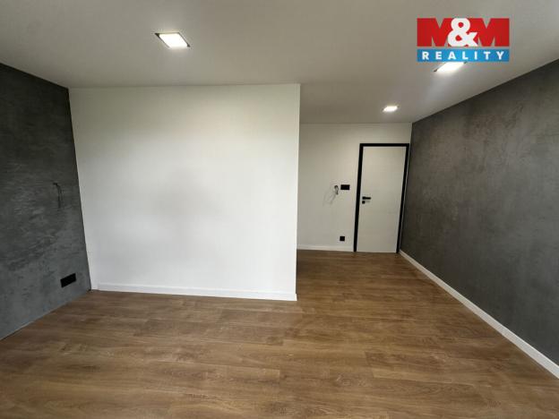 Prodej bytu 3+kk, Dvory, 95 m2