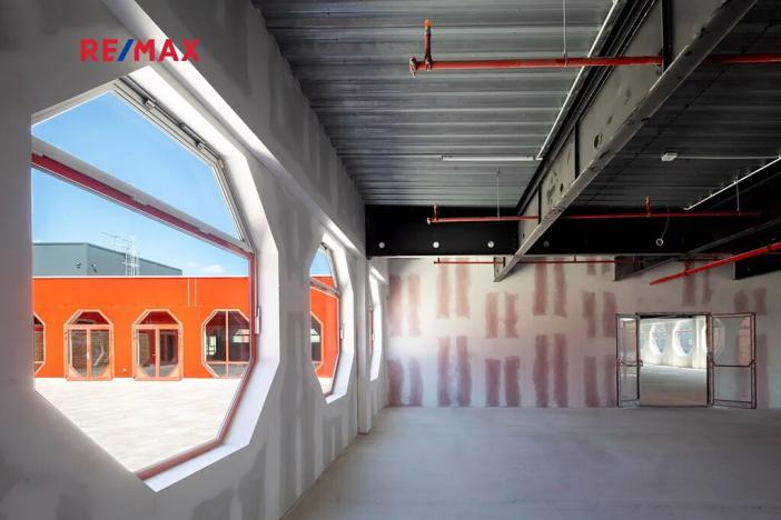 Pronájem kanceláře, Pardubice, Masarykovo náměstí, 2000 m2