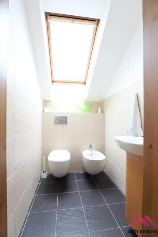 Pronájem rodinného domu, Praha - Dubeč, Kolocova, 221 m2