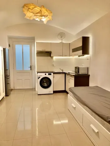 Pronájem bytu 1+kk, Praha - Vršovice, Bulharská, 20 m2