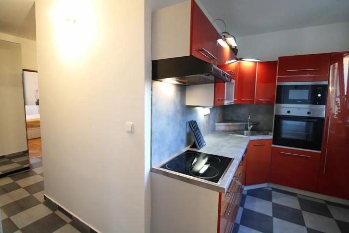 Prodej bytu 3+1, Karlovy Vary, Krymská, 68 m2