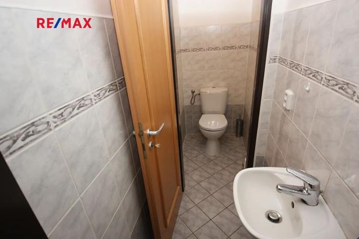 Prodej obchodního prostoru, Praha - Hlubočepy, Voskovcova, 141 m2