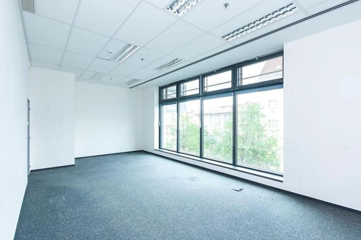 Pronájem kanceláře, Praha - Holešovice, U průhonu, 2124 m2