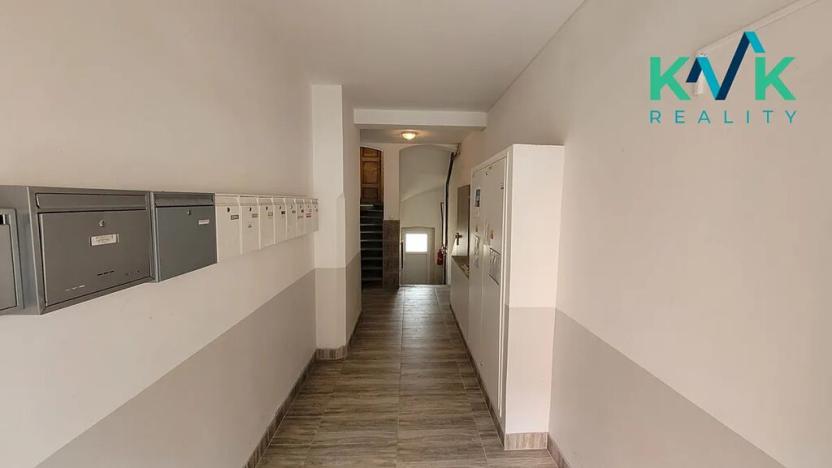 Pronájem bytu 1+1, Karlovy Vary, Závodu míru, 40 m2