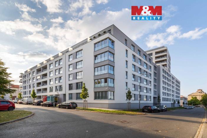 Pronájem garážového stání, Plzeň, Stehlíkova, 12 m2
