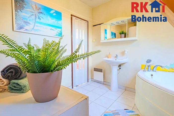 Prodej vícegeneračního domu, Chrášťany, 218 m2