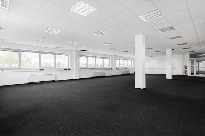 Pronájem kanceláře, Praha - Letňany, Veselská, 584 m2