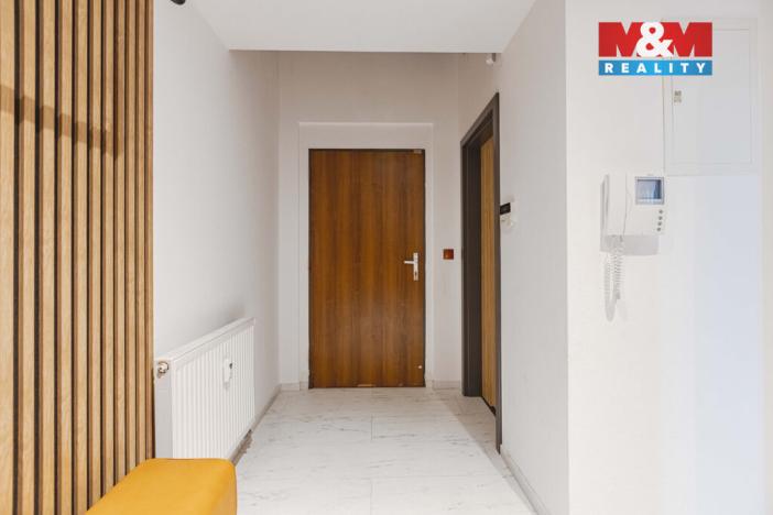 Prodej bytu 2+kk, Klatovy - Klatovy III, Husovo náměstí, 78 m2