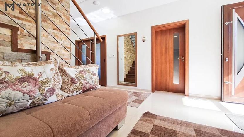 Pronájem rodinného domu, Králův Dvůr, Na Lucberku, 270 m2