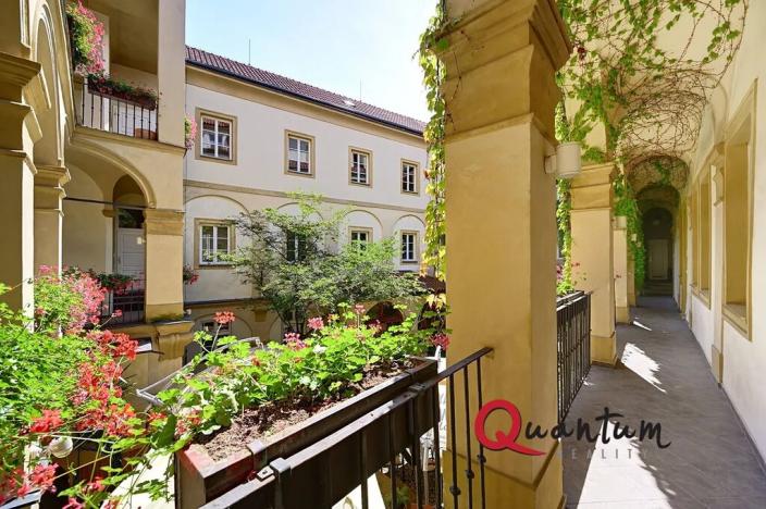 Pronájem kanceláře, Praha - Hradčany, Loretánské náměstí, 26 m2