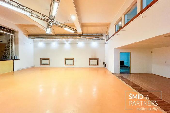 Pronájem komerční nemovitosti, Kolín, Husovo náměstí, 300 m2