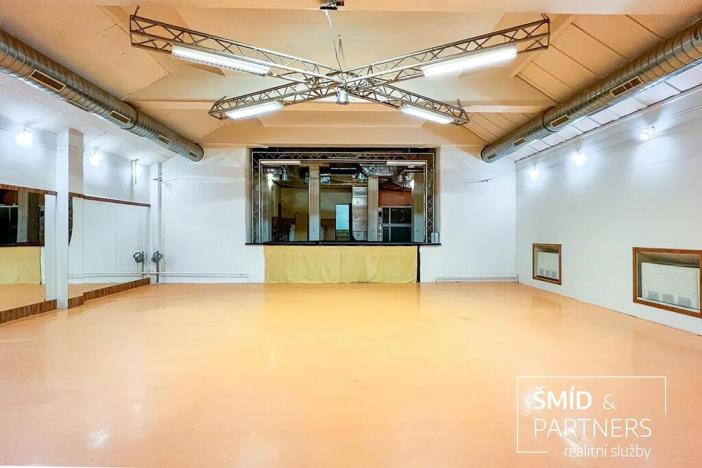 Pronájem komerční nemovitosti, Kolín, Husovo náměstí, 300 m2