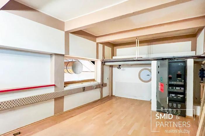 Pronájem komerční nemovitosti, Kolín, Husovo náměstí, 300 m2