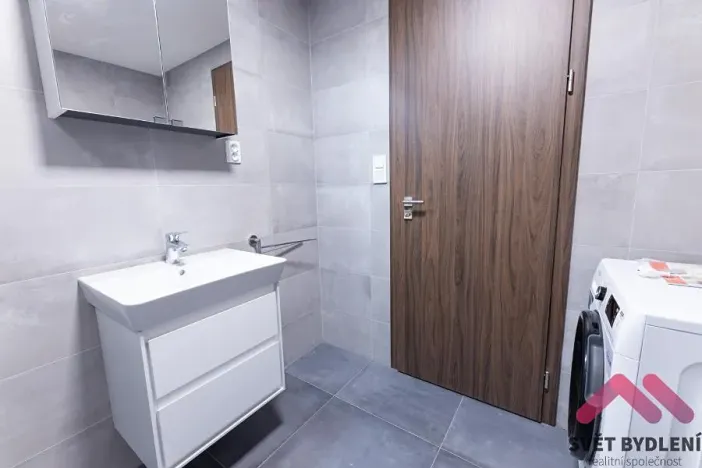 Pronájem bytu 2+kk, Praha - Řepy, Laudova, 57 m2