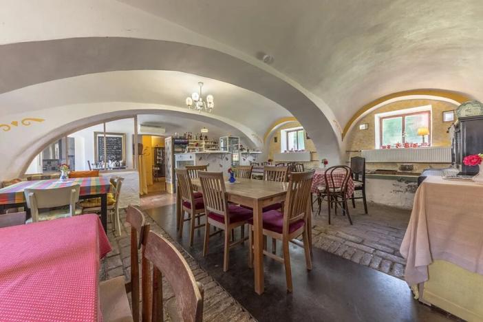 Prodej restaurace, Kokořín, 375 m2