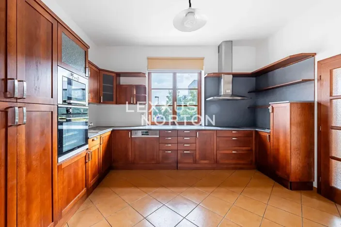 Pronájem vily, Praha - Břevnov, Oddělená, 316 m2