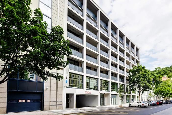 Pronájem garážového stání, Praha - Karlín, Thámova, 12 m2