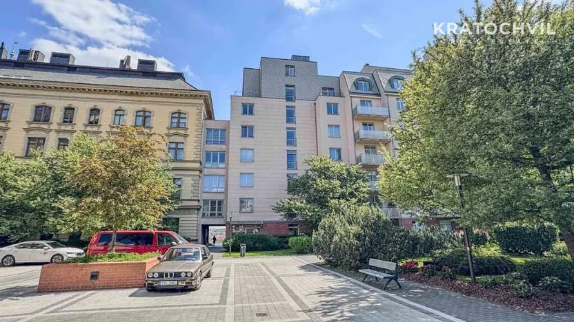 Pronájem garážového stání, Praha - Vinohrady, U Zvonařky, 13 m2