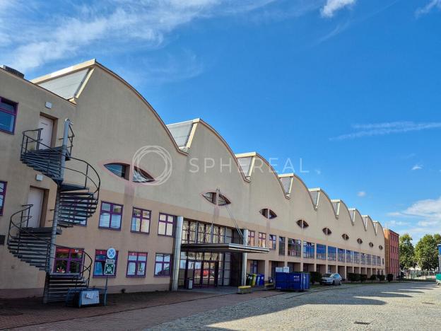 Pronájem kanceláře, Brno - Židenice, Olomoucká, 2000 m2