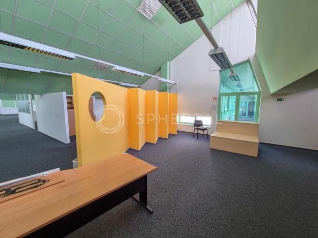 Pronájem kanceláře, Brno - Židenice, Olomoucká, 2000 m2