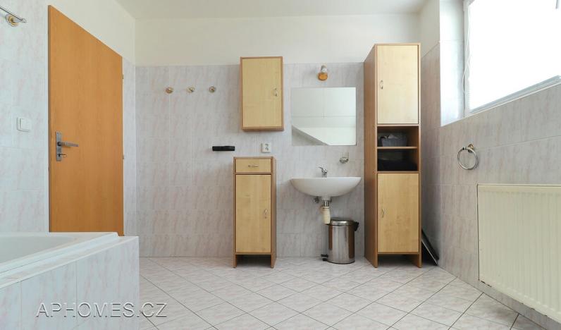 Pronájem rodinného domu, Praha - Dolní Chabry, Velemínská, 107 m2