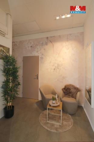 Pronájem obchodního prostoru, Hradec Králové - Pražské Předměstí, Dukelská třída, 6 m2