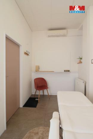 Pronájem obchodního prostoru, Hradec Králové - Pražské Předměstí, Dukelská třída, 6 m2