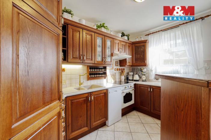 Prodej rodinného domu, Veleň - Mírovice, Na návsi, 478 m2