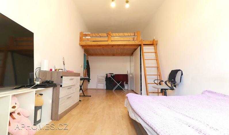 Pronájem bytu 1+1, Praha - Smíchov, Kováků, 35 m2