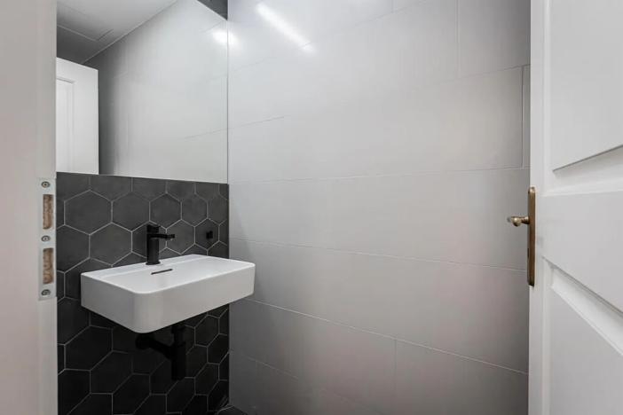 Pronájem obchodního prostoru, Praha - Malá Strana, Vlašská, 98 m2