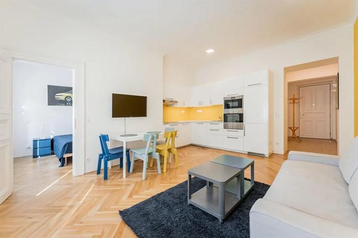 Pronájem bytu 2+kk, Praha - Bubeneč, Šmeralova, 51 m2