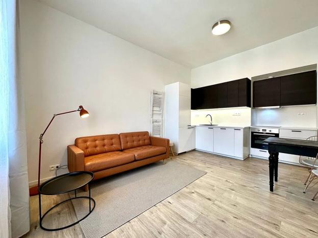 Pronájem bytu 2+kk, Praha, Zenklova, 43 m2