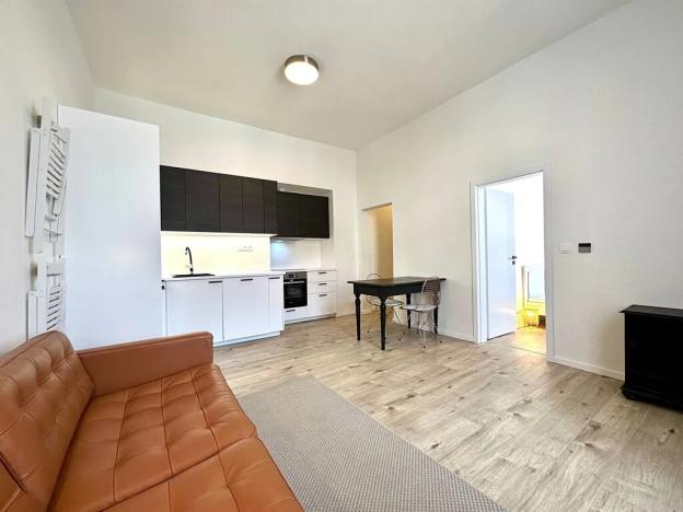 Pronájem bytu 2+kk, Praha, Zenklova, 43 m2