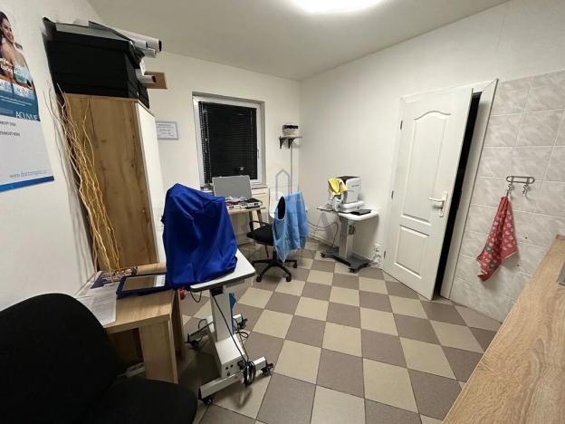 Prodej obchodního prostoru, Nejdek, náměstí Karla IV., 123 m2