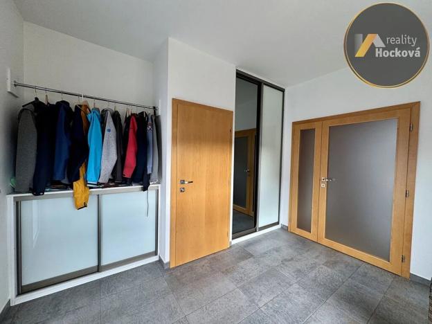 Pronájem rodinného domu, Praha - Lipence, Ke štěrkovně, 333 m2