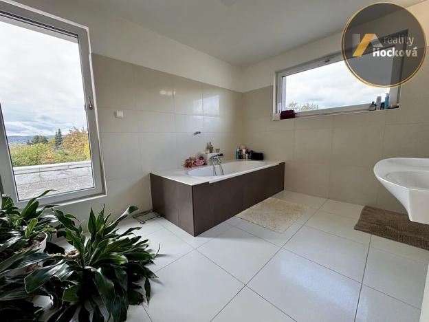 Pronájem rodinného domu, Praha - Lipence, Ke štěrkovně, 333 m2